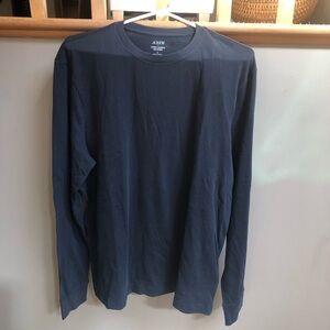 NWT men’s J.Crew long sleeve navy blue tee. Size Large